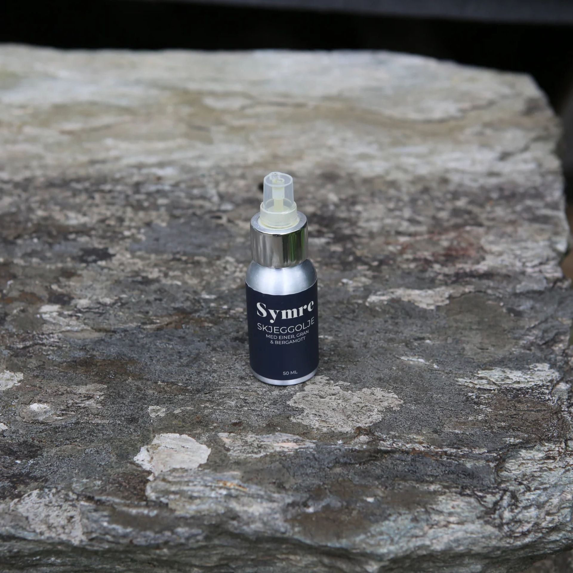 Skjeggolje gran, einer og bergamot